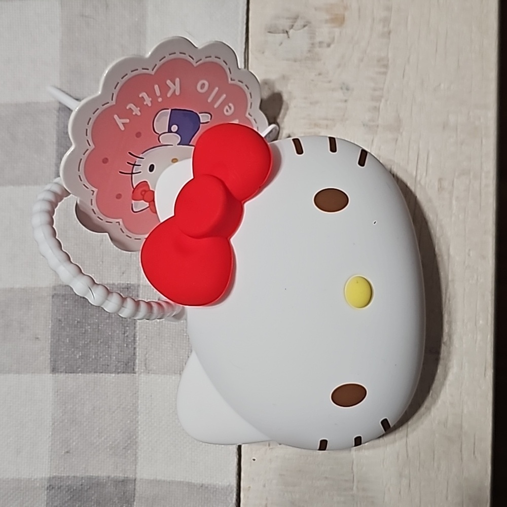 HELLO KITTY Silicone zippered Coin pouch!